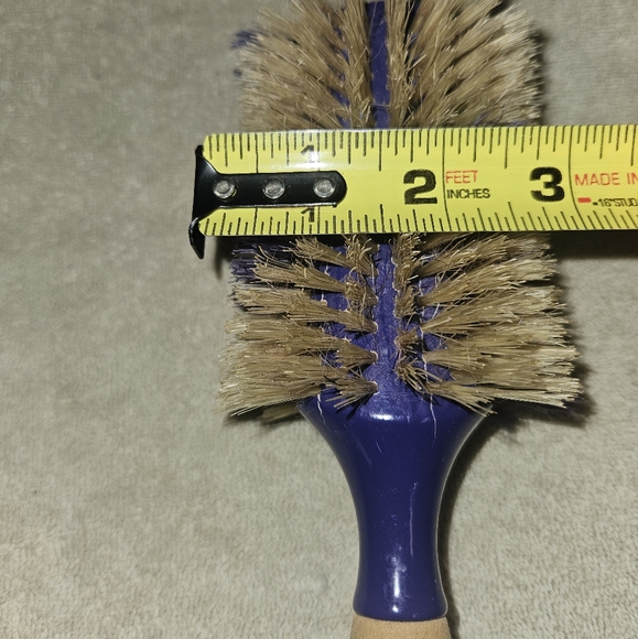 100% BOAR BRISTLE SALON GRADE ROUND BRUSH. STRONG FOAM COVERED HANDLE. GRABS👍 - Picture 4 of 4